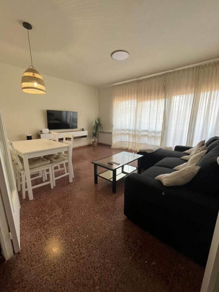 Encantador Apartamento En El Corazon De Tremp Luaran gambar